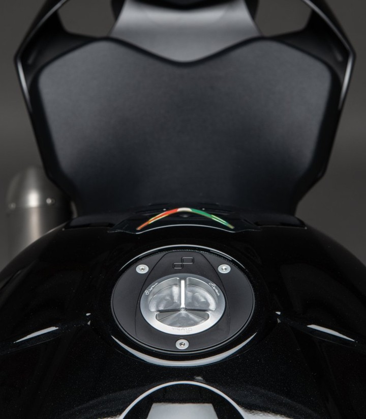 Tapón de Depósito de Rosca LighTech en Plata para varios modelos de Ducati y Yamaha