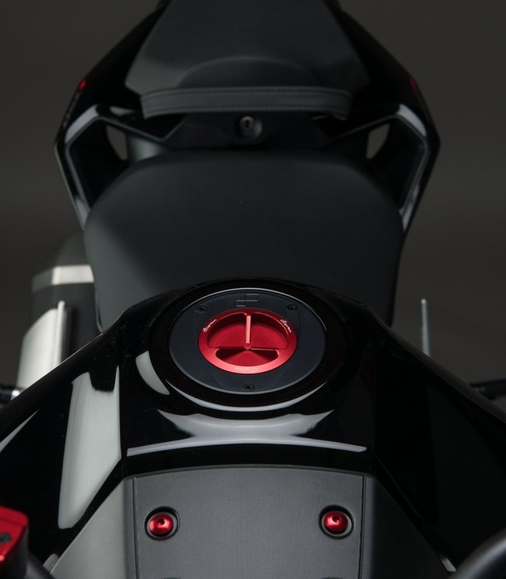 Tapón de Depósito de Rosca LighTech en Rojo para varios modelos de Honda