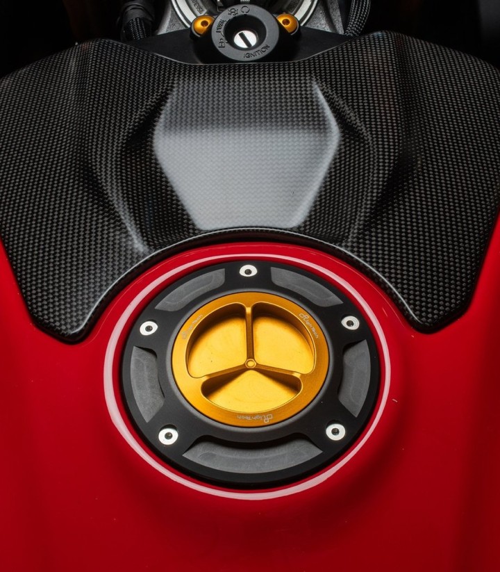 Tappo serbatoio a vite LighTech nero per diversi modelli Aprilia e Ducati