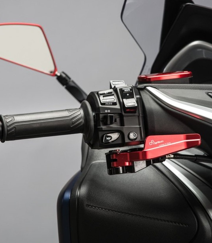 LighTech handremhendel in rood voor Yamaha TMAX 500/530/560 (05-26)