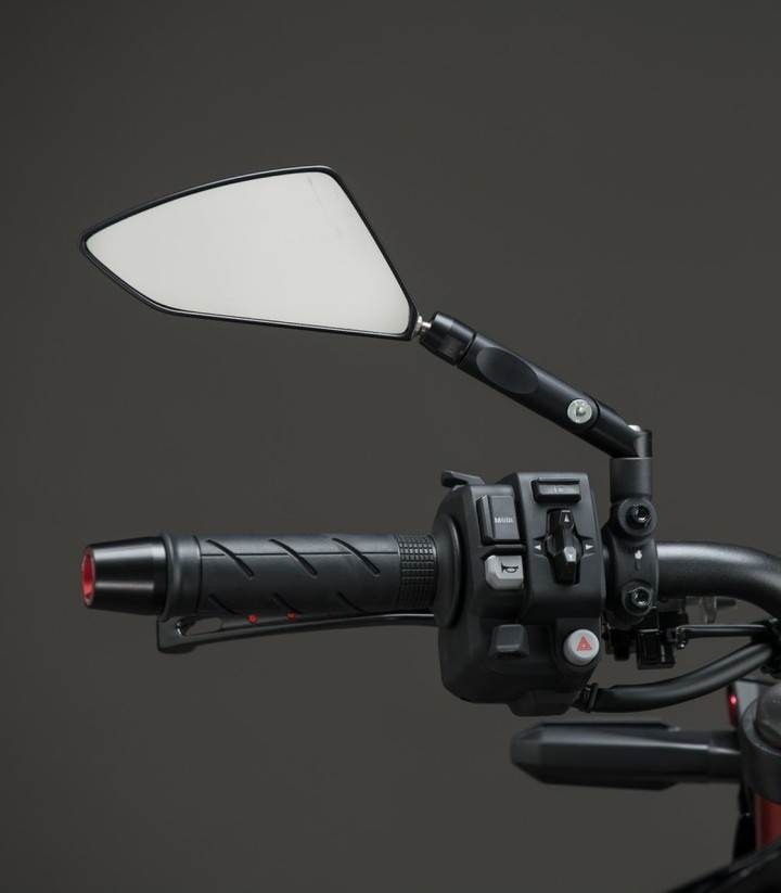Juego de Retrovisores LighTech M10 x 1,25 (2 Derechas y 1 Izquierda) en Negro para varios modelos de Ducati, Honda y KTM