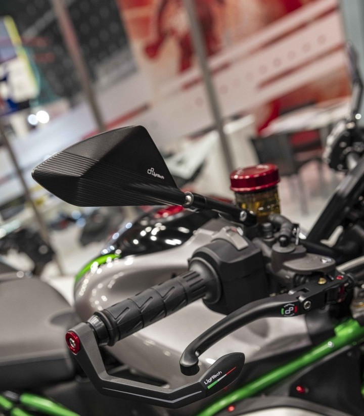 Jeu de rétroviseurs LighTech noir filetage M10 x 1,25 (2 à droite et 1 à gauche) pour plusieurs modèles Ducati, Honda et KTM