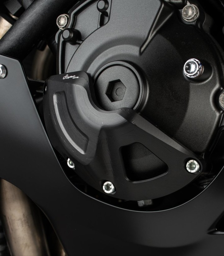 Beschermer voor het linker alternatordeksel LighTech in zwart voor Yamaha MT 10 (16-22), YZF R1 (15-25)