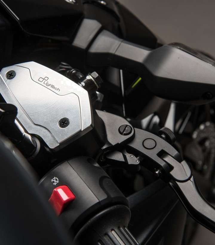 Voorrempompdeksel LighTech in zwart voor several Kawasaki models