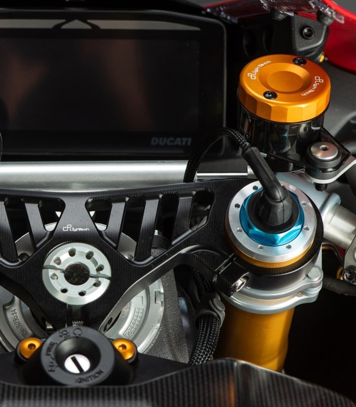 Tampa da bomba de embraiagem LighTech em dourado para several Ducati and KTM models