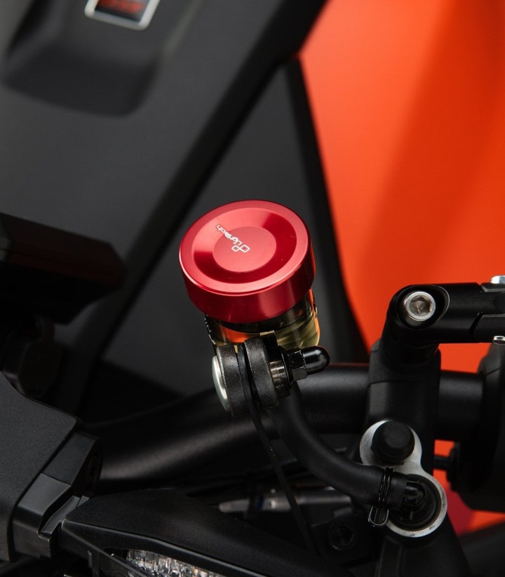 Tampa da bomba de embraiagem LighTech em vermelho para several Ducati and KTM models