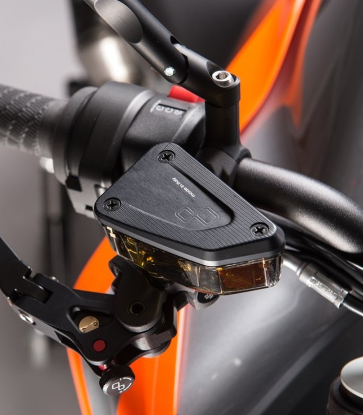 Tapa de Bomba de Freno Delantero LighTech en Negro para KTM Duke 790 (18-25), Duke 890 (21-23)
