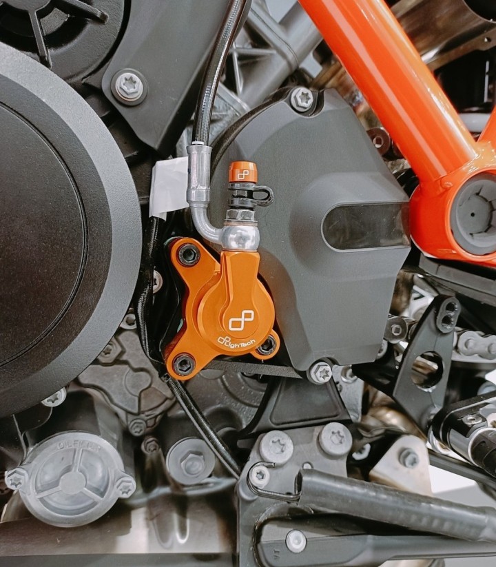 Empurrador de embraiagem LighTech em preto para KTM Super Duke 1390 R (24-25)