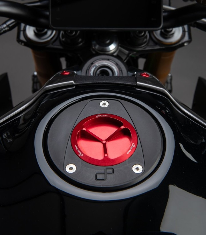 Tampão de depósito roscado LighTech em vermelho para vários modelos de Kawasaki