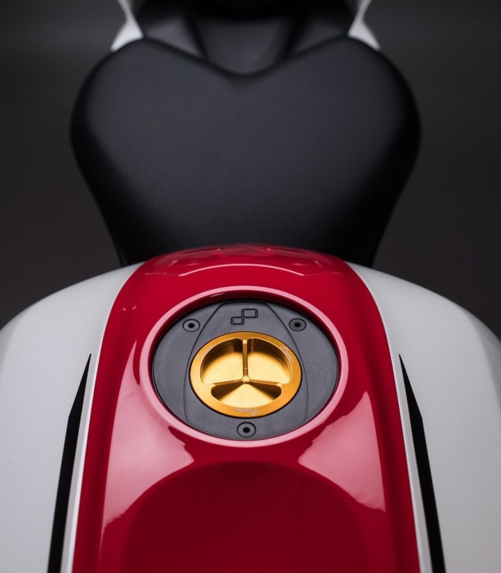 Tapón de Depósito de Rosca LighTech en Oro para varios modelos de Ducati y Yamaha