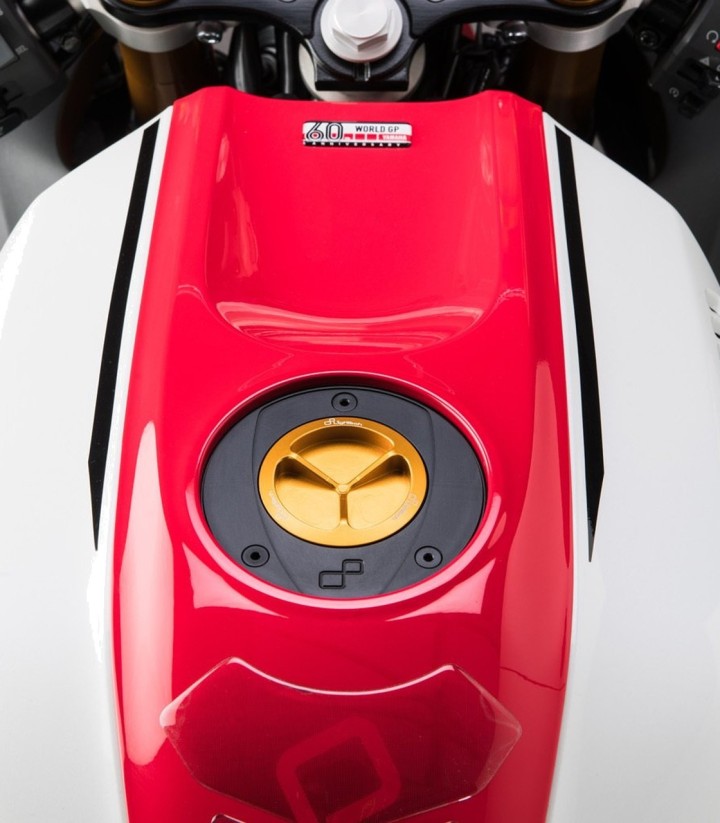 Tapón de Depósito de Rosca LighTech en Oro para varios modelos de Ducati y Yamaha
