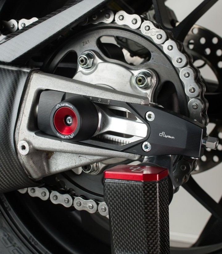 LighTech Chain Adjusters in Red for Aprilia RSV 4 1100 (20-25), Tuono V4 1100 (21-25)