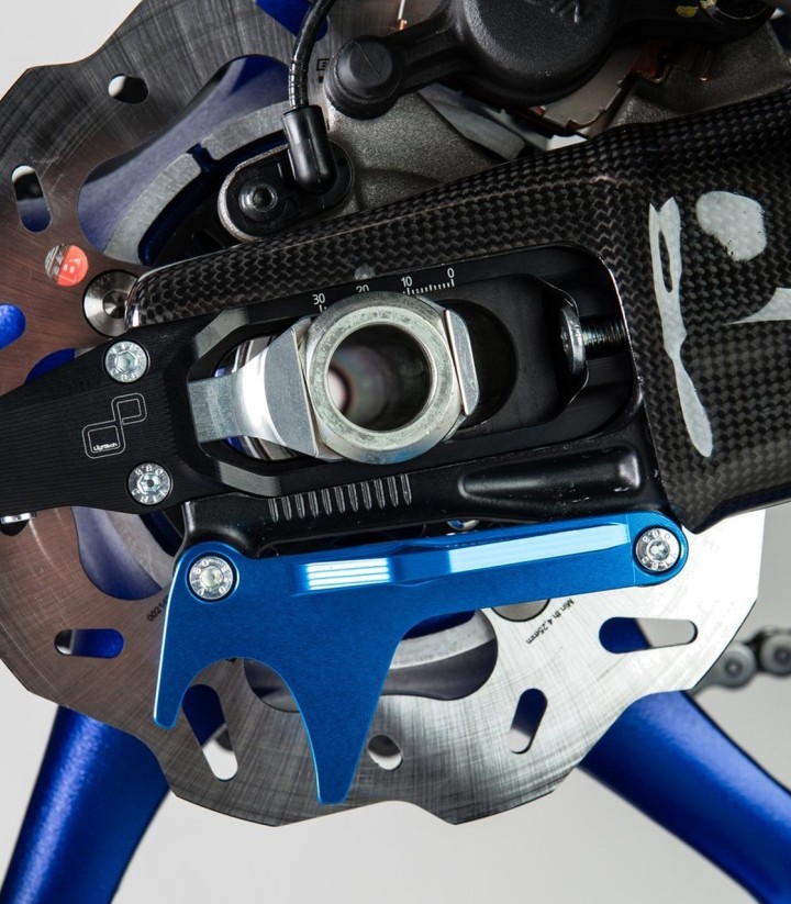 Tendicatena LighTech blu cobalto per Yamaha R9 (25)