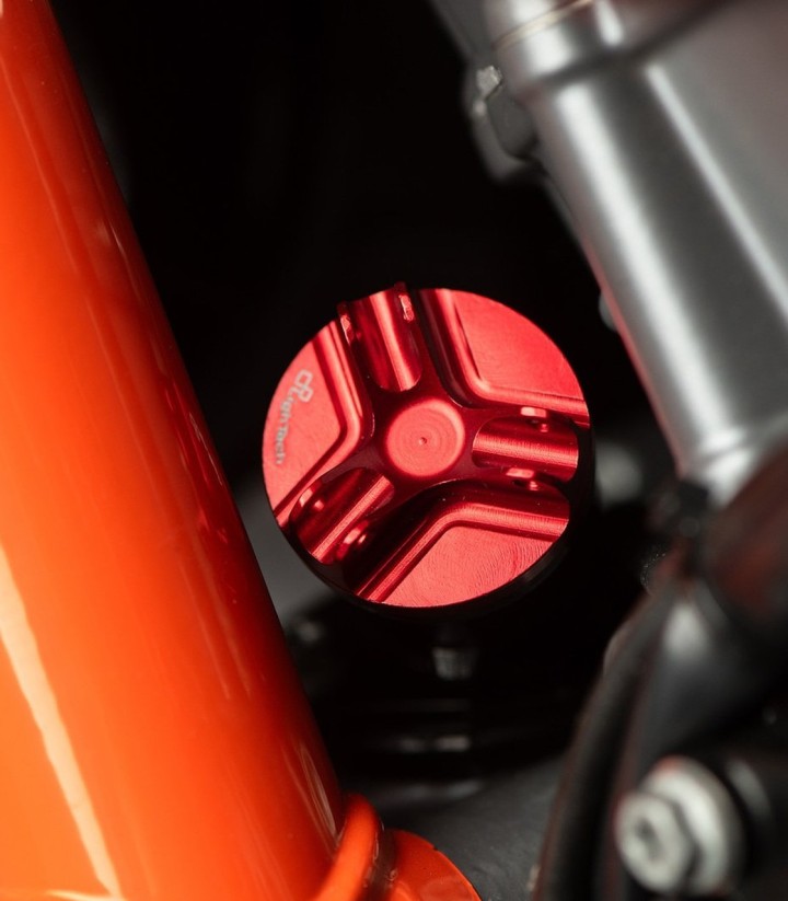 Olievuldop LighTech M24 x 3 rood voor KTM Duke 790 (18-25), 890 (20-23), Super Duke 1290 R (20-23), 1390 R (24-25)