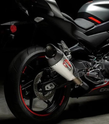 Escape Yoshimura AT2 Acero con punta de carbono para CFMOTO NK 450 (24), SS 450 (23-24) 19450bp520