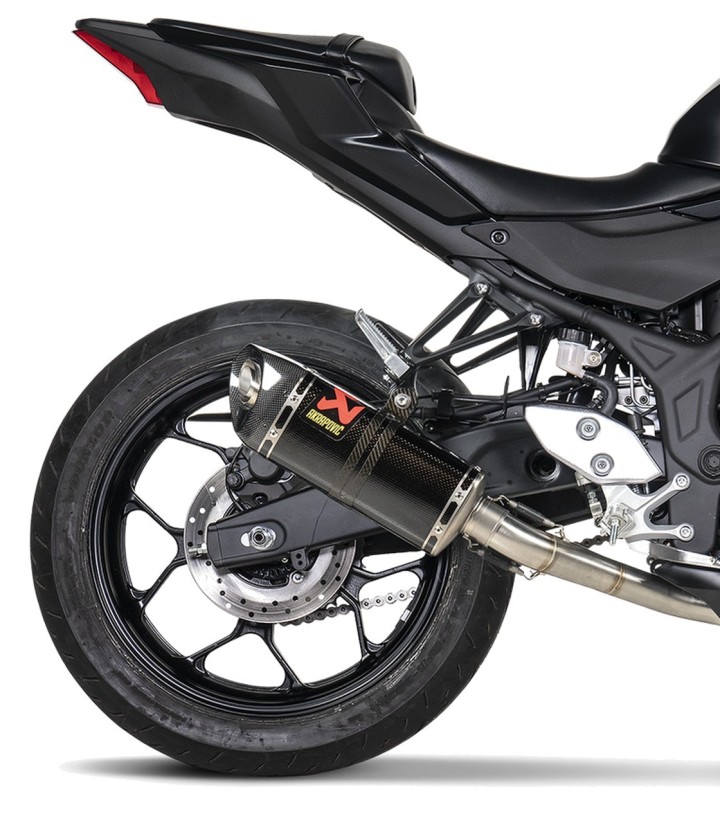 Escape Akrapovič Racing en Carbono para Yamaha MT 03 320 (16-26), YZF R25 (14-24), YZF R3 (15-26) S-Y3R3-APC