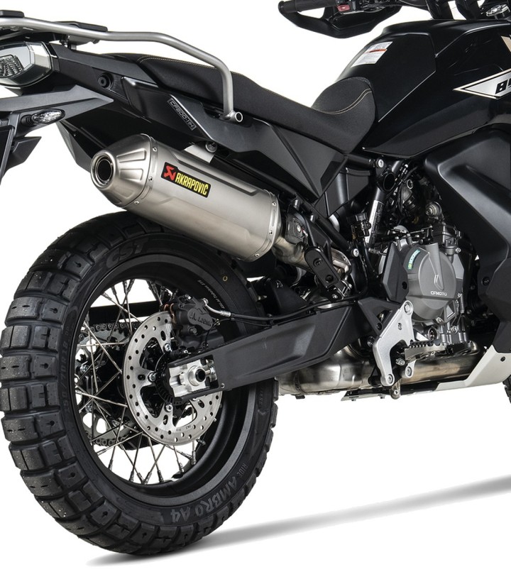 Akrapovič-Auspuff aus Titan für CFMOTO MT-X 1000 (26), MT-X 800 (25-26) S-CF10SO1-HFTT