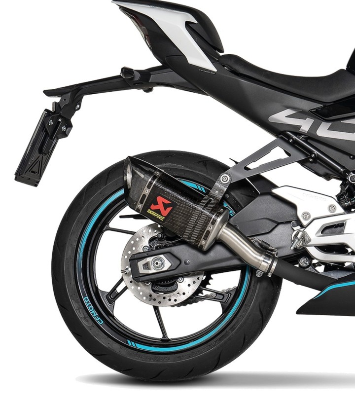 Akrapovič-Auspuff aus Carbon für CFMOTO NK 450 (24-26), SR 450 (24-26) S-CF4SO1-APC