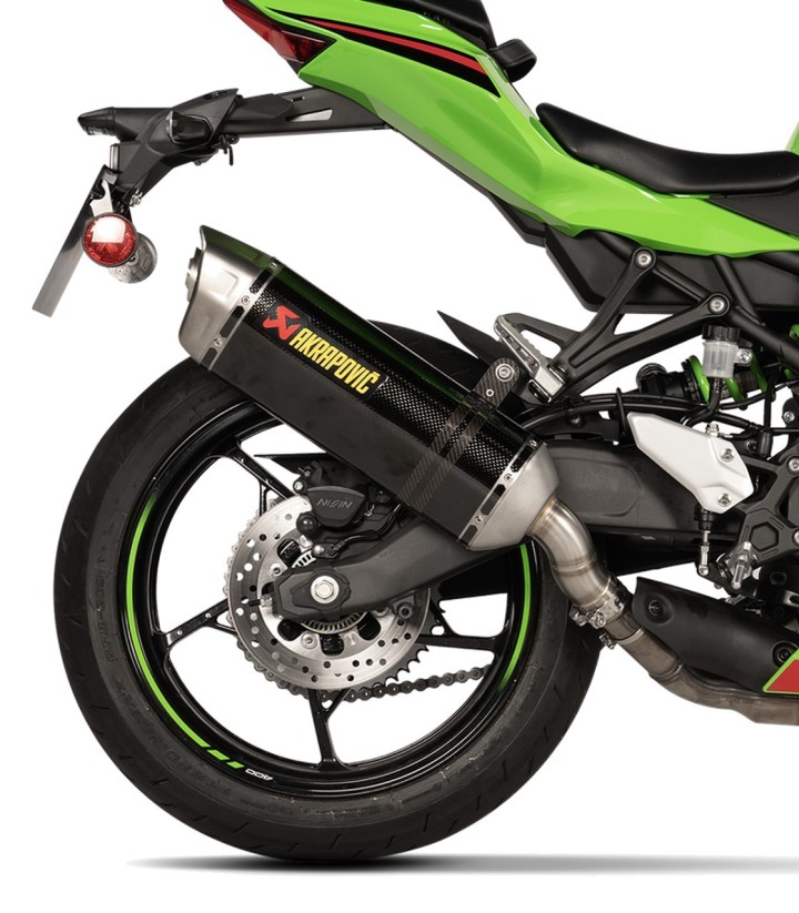 Akrapovič Exhaust in Carbon for Kawasaki ZX 4 R (23-26) S-K4SO8-HRC