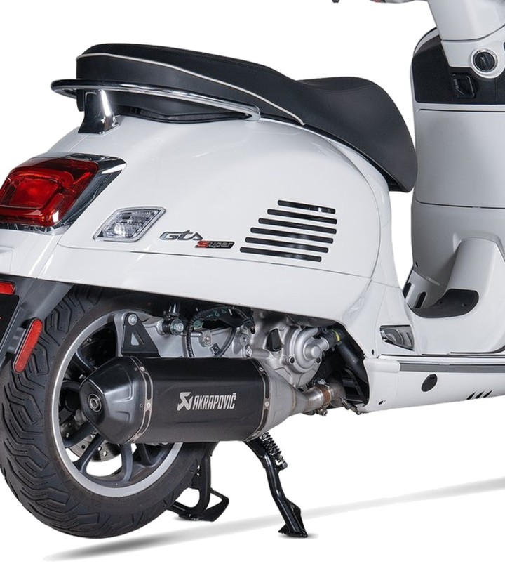 Échappement Akrapovič noir pour Vespa GTS 300 (26) SVE3SO12HWSSBL1