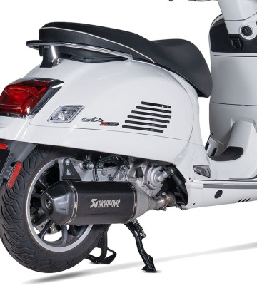 Zwarte Akrapovič-uitlaat voor Vespa GTS 300 (26) SVE3SO12HWSSBL1