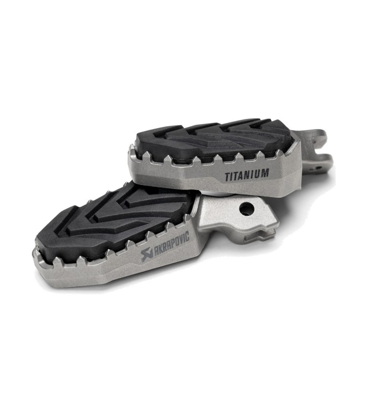Kit di pedane Adventure Akrapovič in titanio per Suzuki DL 1050 V Strom (20-25), DL 800 V Strom (22-26) F-SU9T1