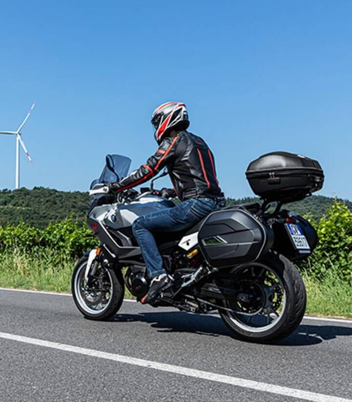 Maletas laterales WL900 Weightless color Negro de Givi WL900