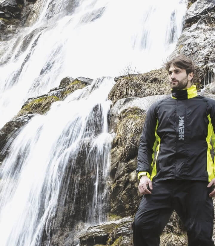 Conjunto Twister Rain Fluo color Negro y Amarillo Fluor de Hevik HRS109Y
