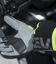 Hevik Shamal_R Gloves color Black & Fluor Yellow