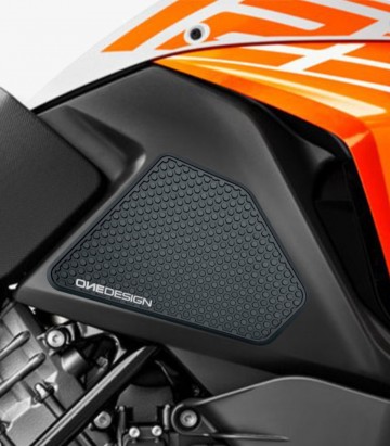 Seitliches Tankpad KTM 1050/1090/1190 Adv + 1290 Super Adventure/R/S/T (13-20), 690 Duke (08-11) in der Farbe Schwarz von Puig 2