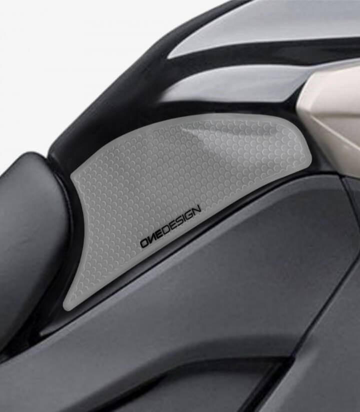 Seitliches Tankpad Kawasaki Versys 1000 (16-23) in der Farbe Klar von Puig 20077W