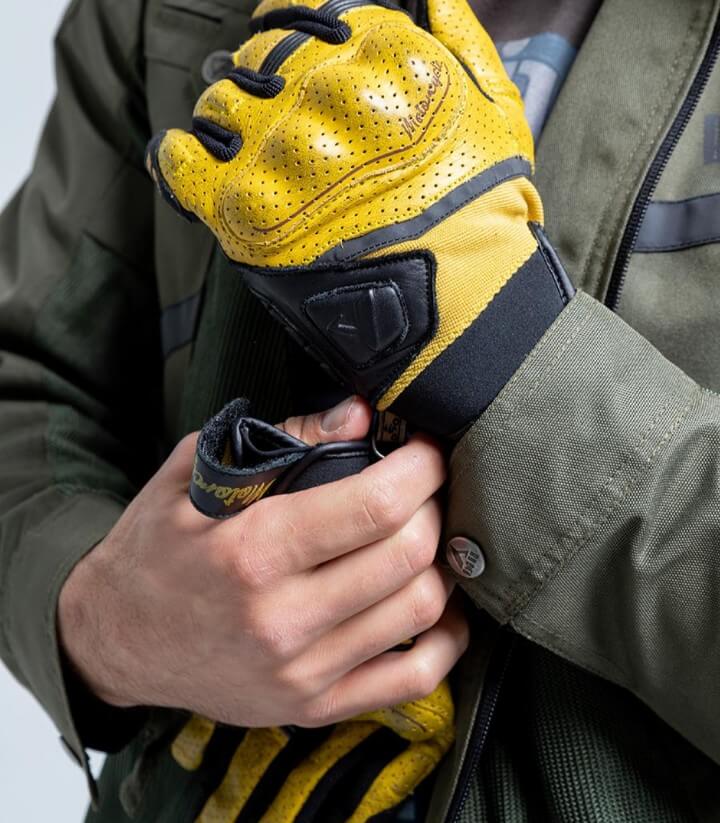 Guantes Tokio de By City de verano de hombre color amarillo