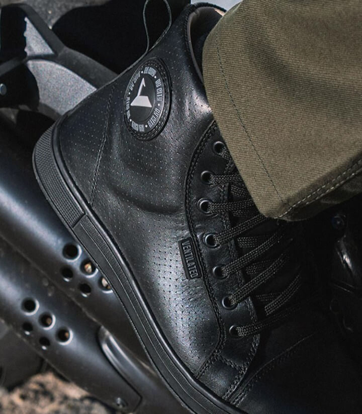 By City Tradition II black unisex motorcycle boots