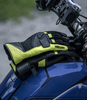 Hevik Levante Gloves color Black & Fluor Yellow