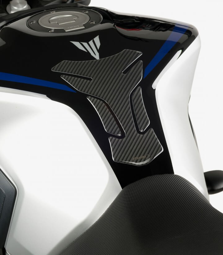 Puig Tank Pad 3075C model Drei color Carbon simile