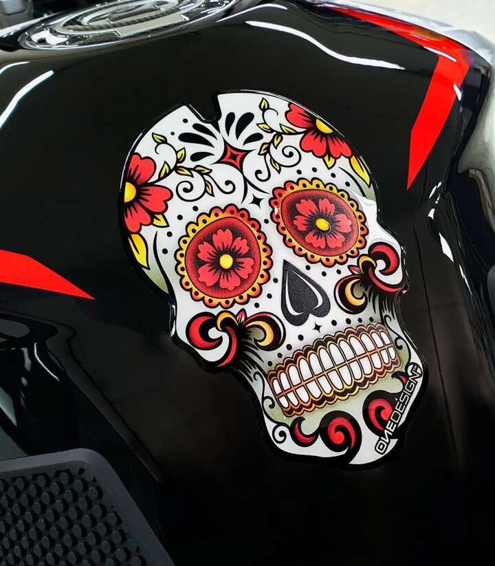 Tankpad Skull in der Farbe Rot von Puig 3673R