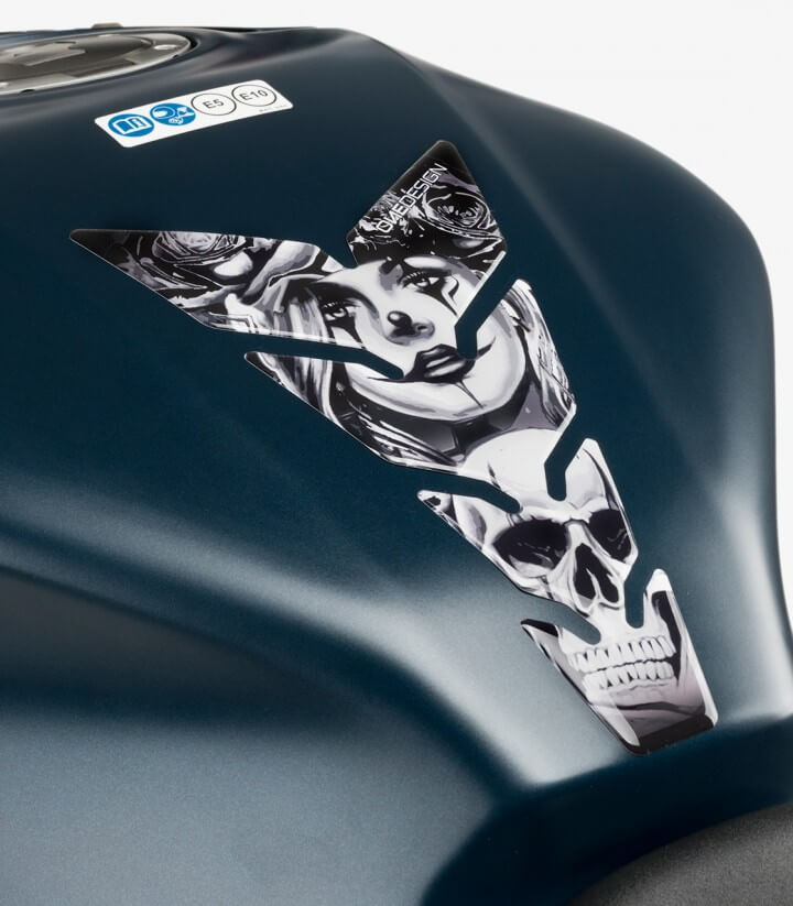 Tankpad Skull & Poker in der Farbe Schwarz von Puig 21435N