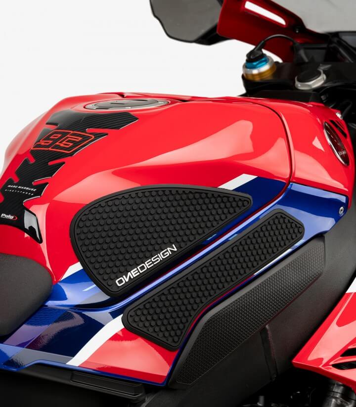 Seitliches Tankpad Honda CBR1000RR-R Fireblade/SP (20-25) in der Farbe Schwarz von Puig 21299N