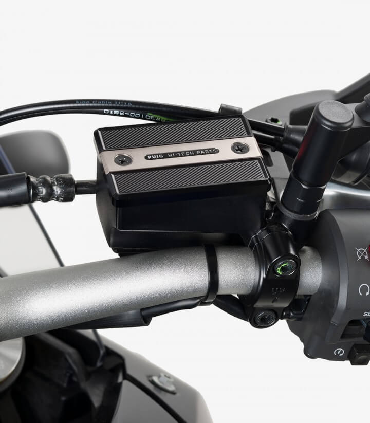 Tapa depósito líquido freno Puig color Plateado 9267P para varios modelos de Yamaha