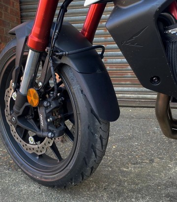 Schmutzfänger vorderer Kotflügel Puig 21637N für Honda CB1000/750 Hornet (23-26)