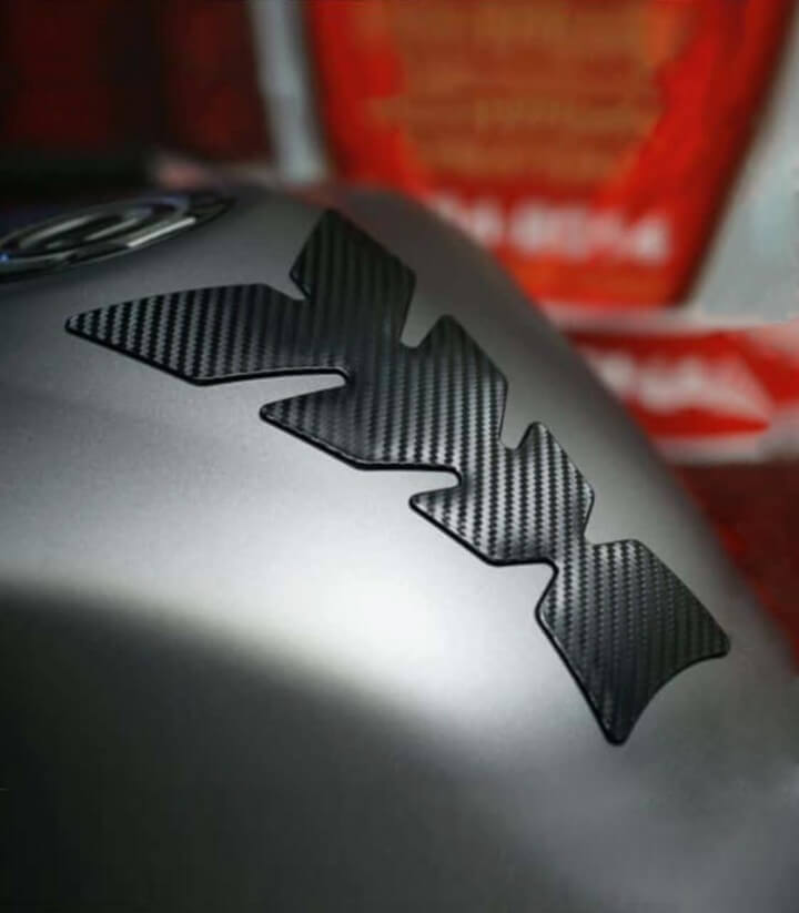 Tankpad Soft in der Farbe Carbon von Puig 8432C