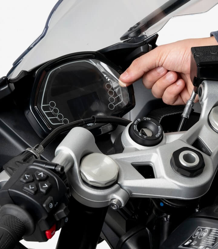 Puig Dashboard-Protektor für Triumph Daytona 660 (24-26), Tiger Sport 660 (22-25)/800 (25) 22106W