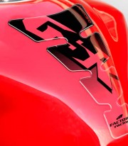 Protector depósito Suzuki GSR Puig Spirit Negro 4329N