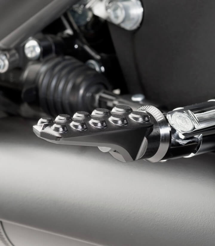 Puig black Heritage footpegs 9980N