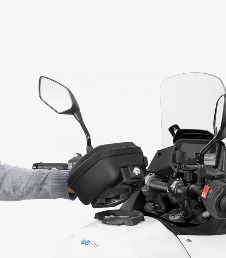 Kit fijación bolsa SHAD Click System W011CS para BMW R1300GS (23-25)