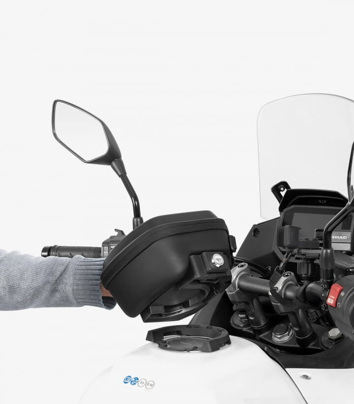 Kit fijación bolsa SHAD Click System Y011CS para Yamaha MT07 (18-24)