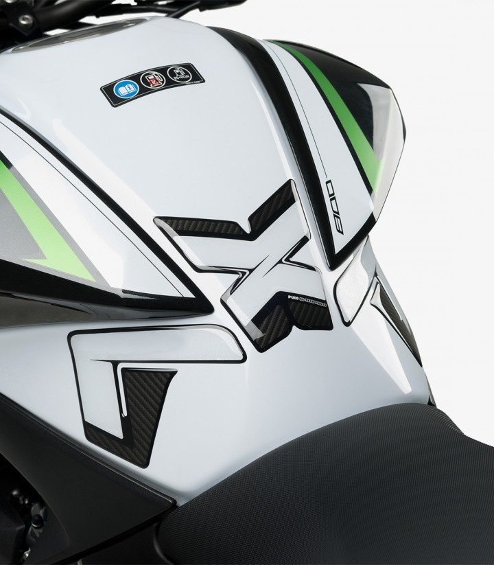 Protector depósito Kawasaki Z800/E (13-16) Puig Símil carbono 8435C