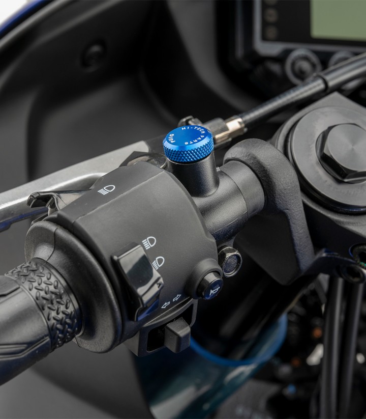 Tapón Embellecedor Rosca Retrovisor Puig Azul 21804A para varios modelos de Honda, Husqvarna, Kawasaki, KOVE, Triumph y Yamaha