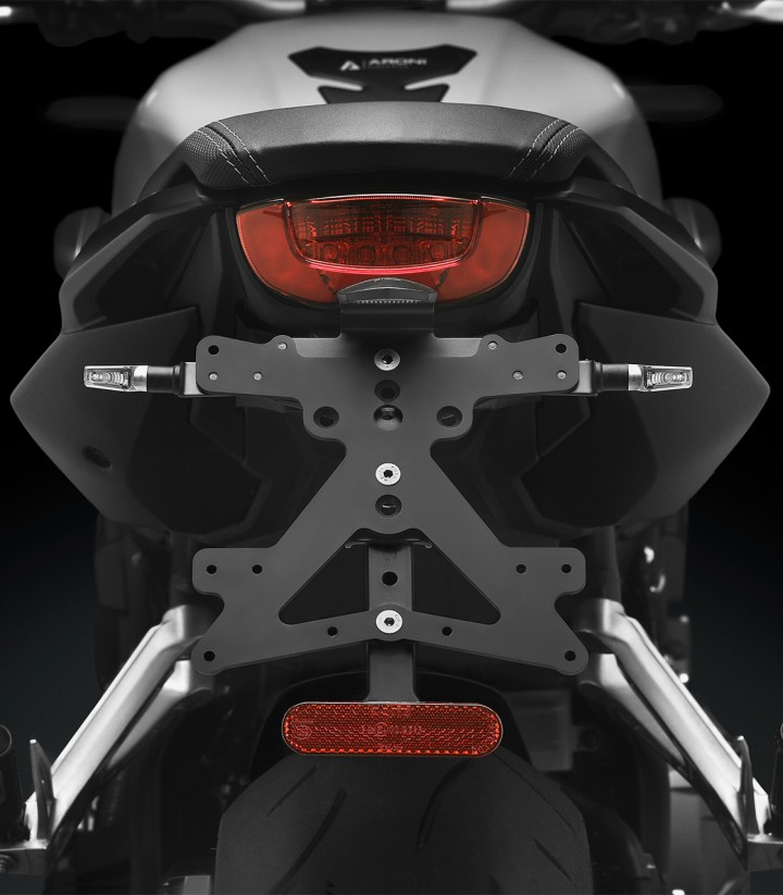 Portamatrículas Rizoma Fox Honda CB 1000 Hornet / CB-CBR 650 R / Forza 750 (21-26) PT121B