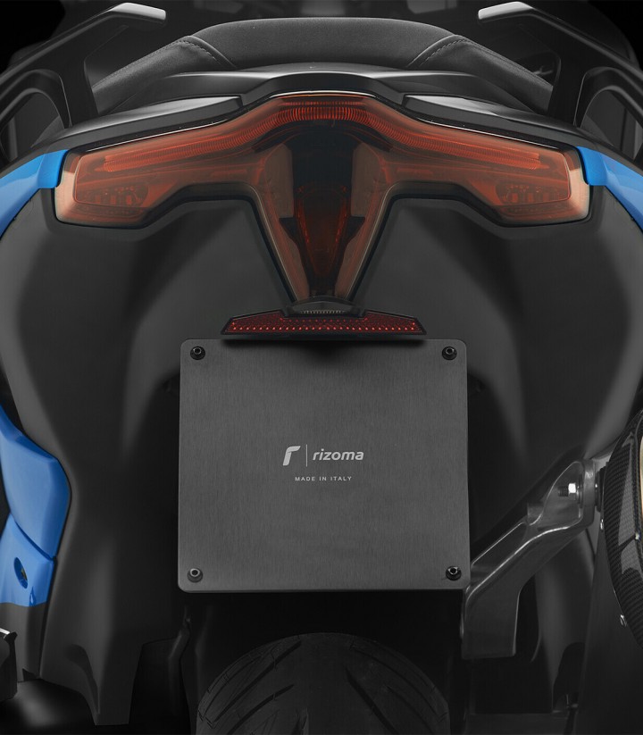 Portamatrículas Rizoma Fox Yamaha T-Max 560 (22-25) PT235B